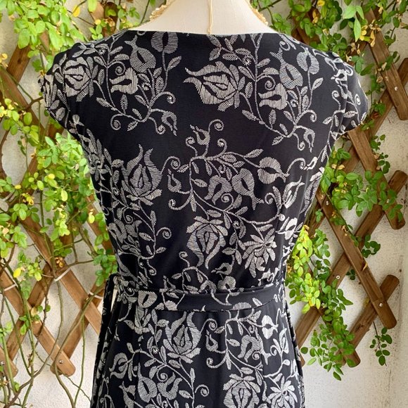 Ann Taylor LOFT Sleeveless Wrap Dress Black Ivory 4 PETITE - Picture 6 of 10